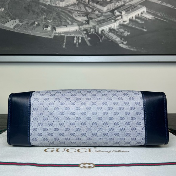 GUCCI GG Monogram Supreme Ophidia Web Bag
Crossbody Purse - Picture 6 of 14